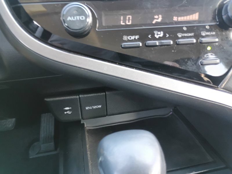 Used 2019 Toyota Camry SE FWD image 11