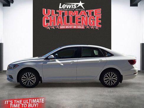 Used 2021 Volkswagen Jetta SE image 2