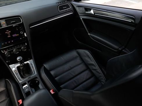 Used 2018 Volkswagen Golf R 4-Door image 27