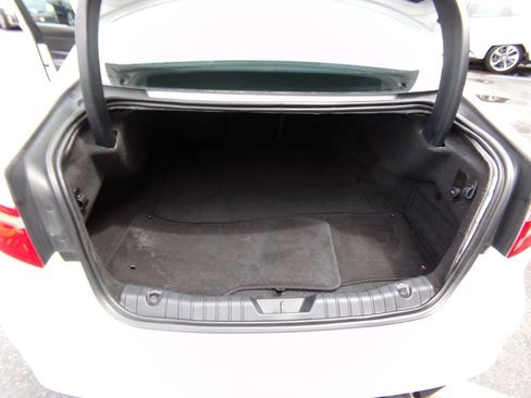 Used 2016 Jaguar XF Premium RWD image 25