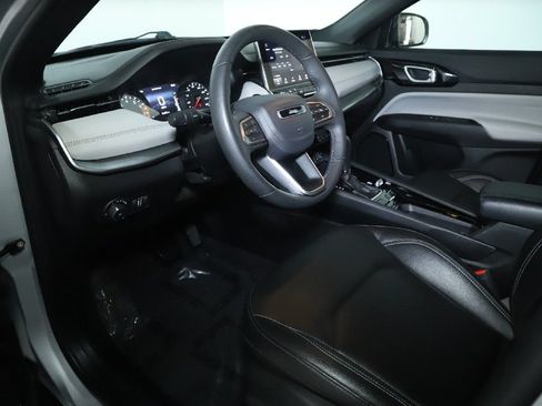 Used 2025 Jeep Compass Limited AWD/4WD image 17
