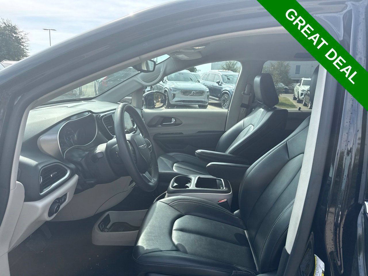 Used 2024 Chrysler Pacifica Touring-L FWD image 15