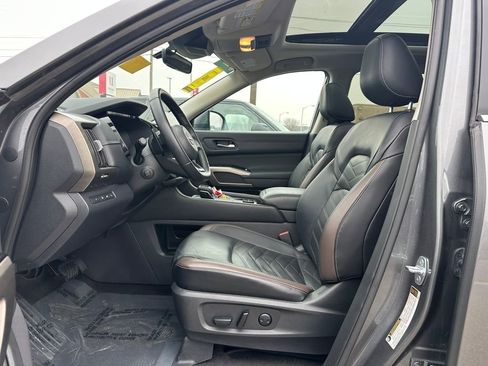 Used 2023 Nissan Pathfinder Platinum image 30