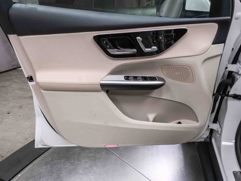 Certified 2025 Mercedes-Benz GLC 300 image 24