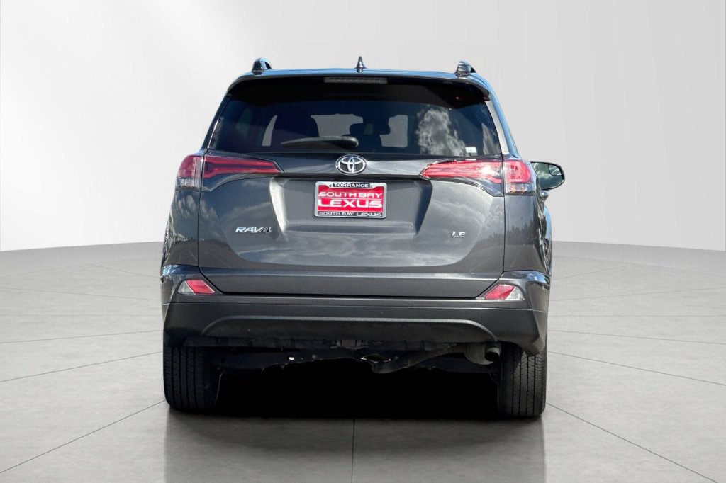 Used 2017 Toyota RAV4 LE FWD image 5