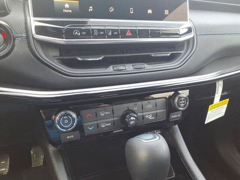 New 2026 Jeep Compass Latitude AWD/4WD image 25
