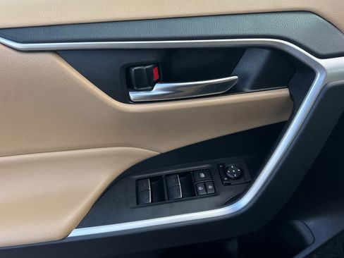 Used 2022 Toyota RAV4 XLE w/ Convenience Package image 11