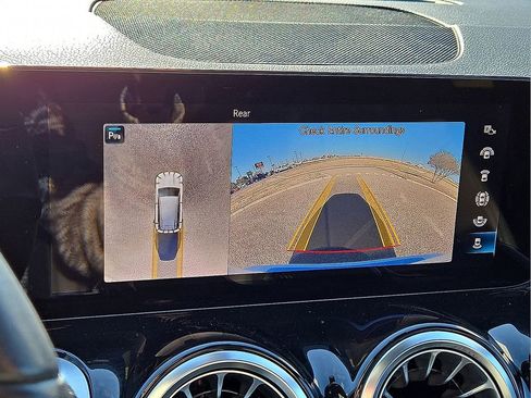 Used 2022 Mercedes-Benz GLB 250 w/ Premium Package Lite image 27