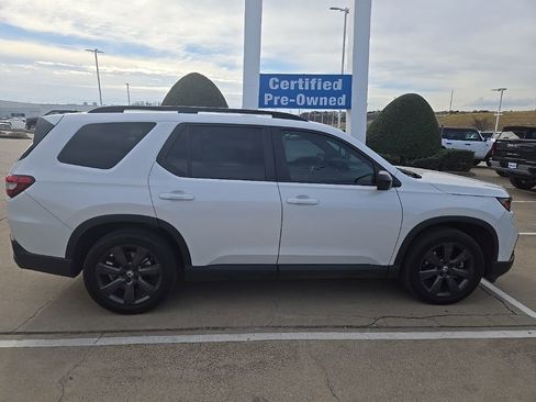Used 2025 Honda Pilot Sport image 5