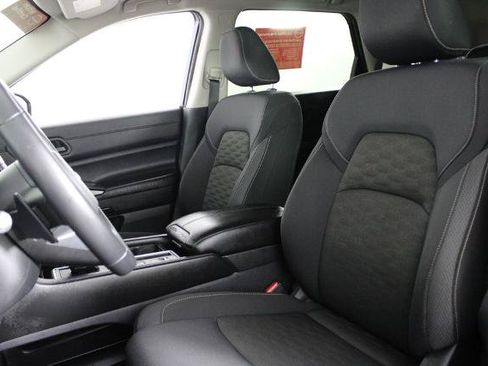 Certified 2025 Nissan Pathfinder SV FWD image 19