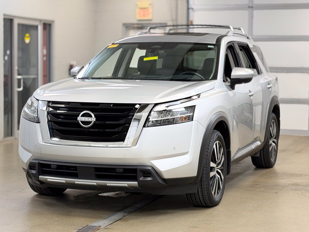 Used 2024 Nissan Pathfinder Platinum AWD/4WD image 3