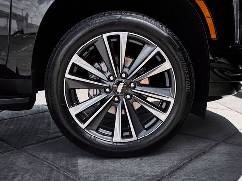 Used 2025 Cadillac Escalade ESV Sport AWD/4WD image 21