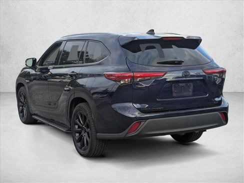 Used 2022 Toyota Highlander XLE image 7