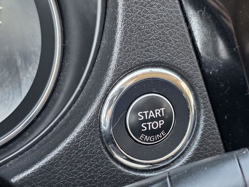 Used 2017 Nissan Rogue SV image 14