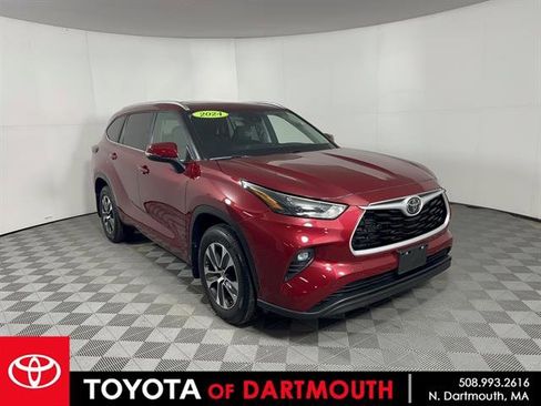 Certified 2024 Toyota Highlander XLE image 1