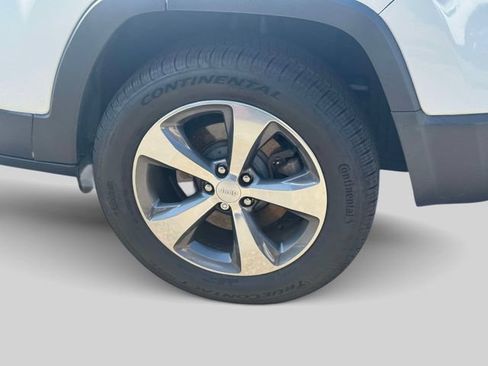 Used 2020 Jeep Cherokee Limited AWD/4WD image 9