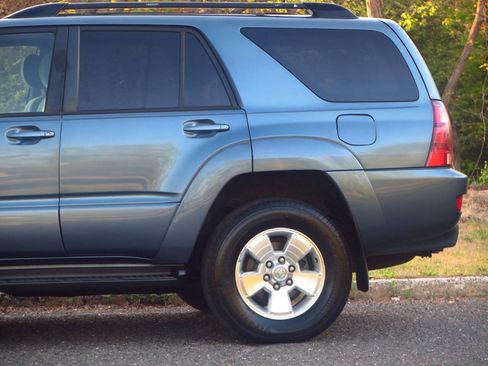Used 2005 Toyota 4Runner SR5 AWD/4WD image 20