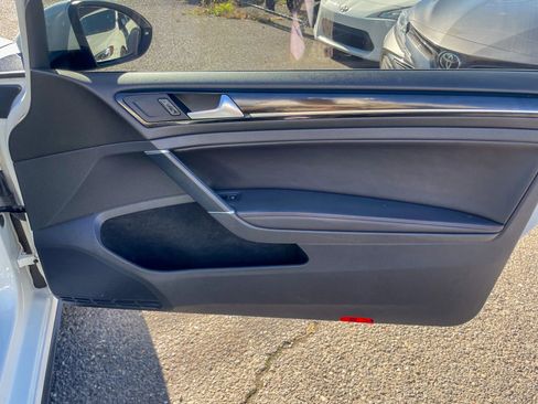 Used 2015 Volkswagen GTI SE image 32