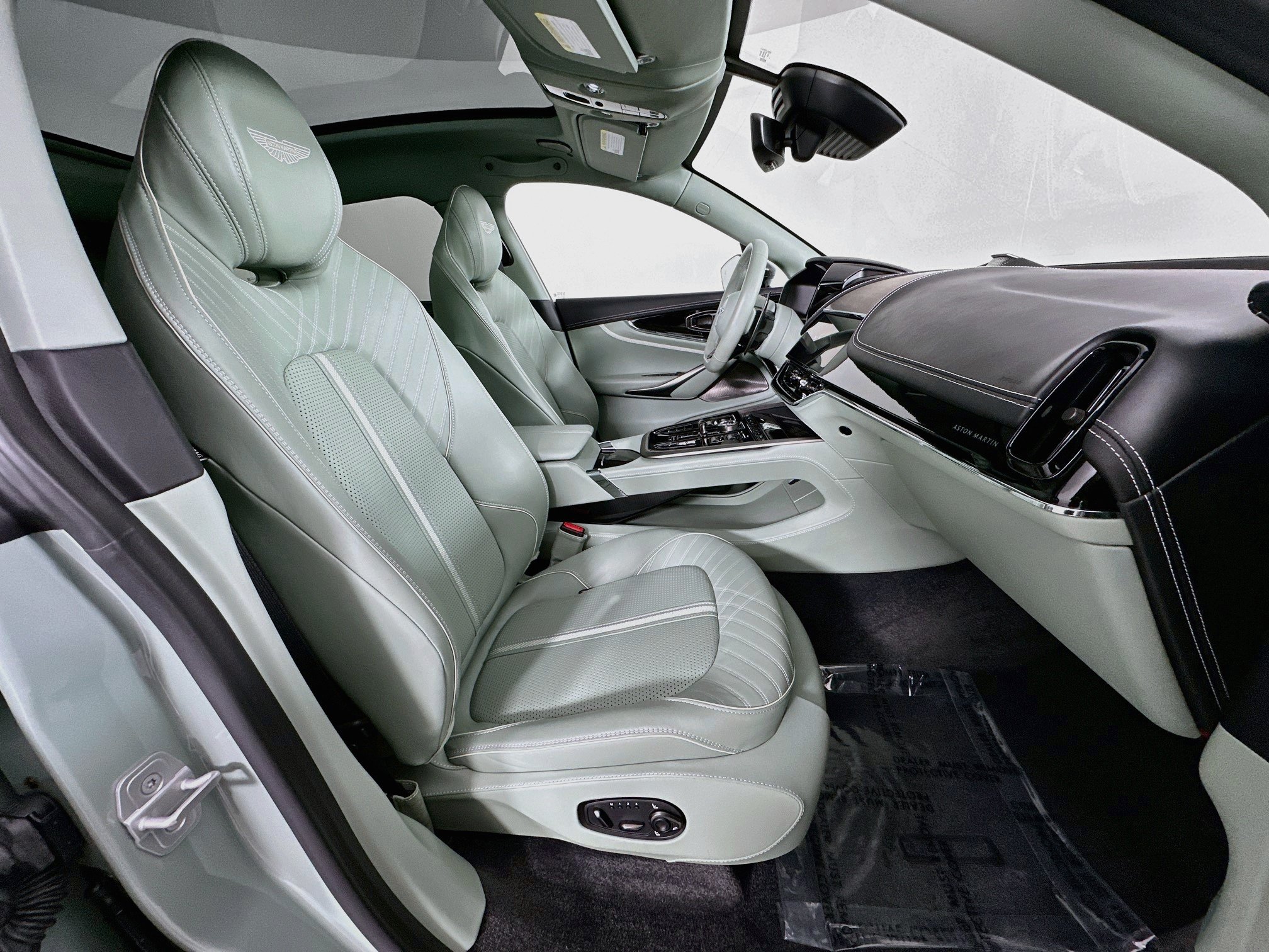 Used 2025 Aston Martin DBX 707 AWD/4WD image 30