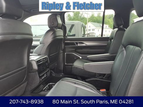 Used 2024 Jeep Wagoneer Series II AWD/4WD image 9