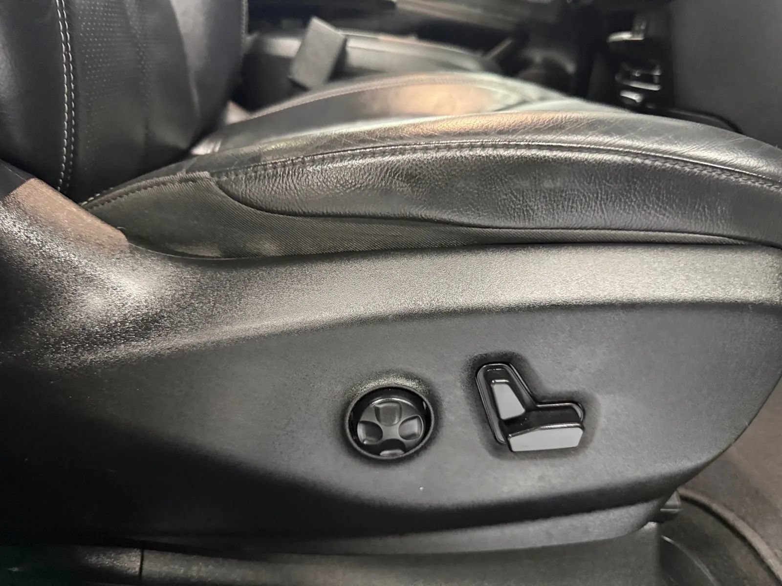 Used 2018 Chrysler Pacifica Touring-L Plus w/ Advanced Safetytec Group FWD image 34