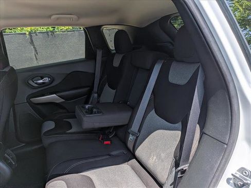 Used 2017 Jeep Cherokee Sport AWD/4WD image 20