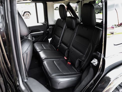 Used 2022 Jeep Wrangler Unlimited Sahara AWD/4WD image 50