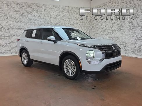 Used 2023 Mitsubishi Outlander ES FWD image 1