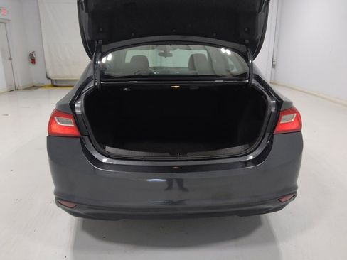 Used 2018 Chevrolet Malibu LT FWD image 29