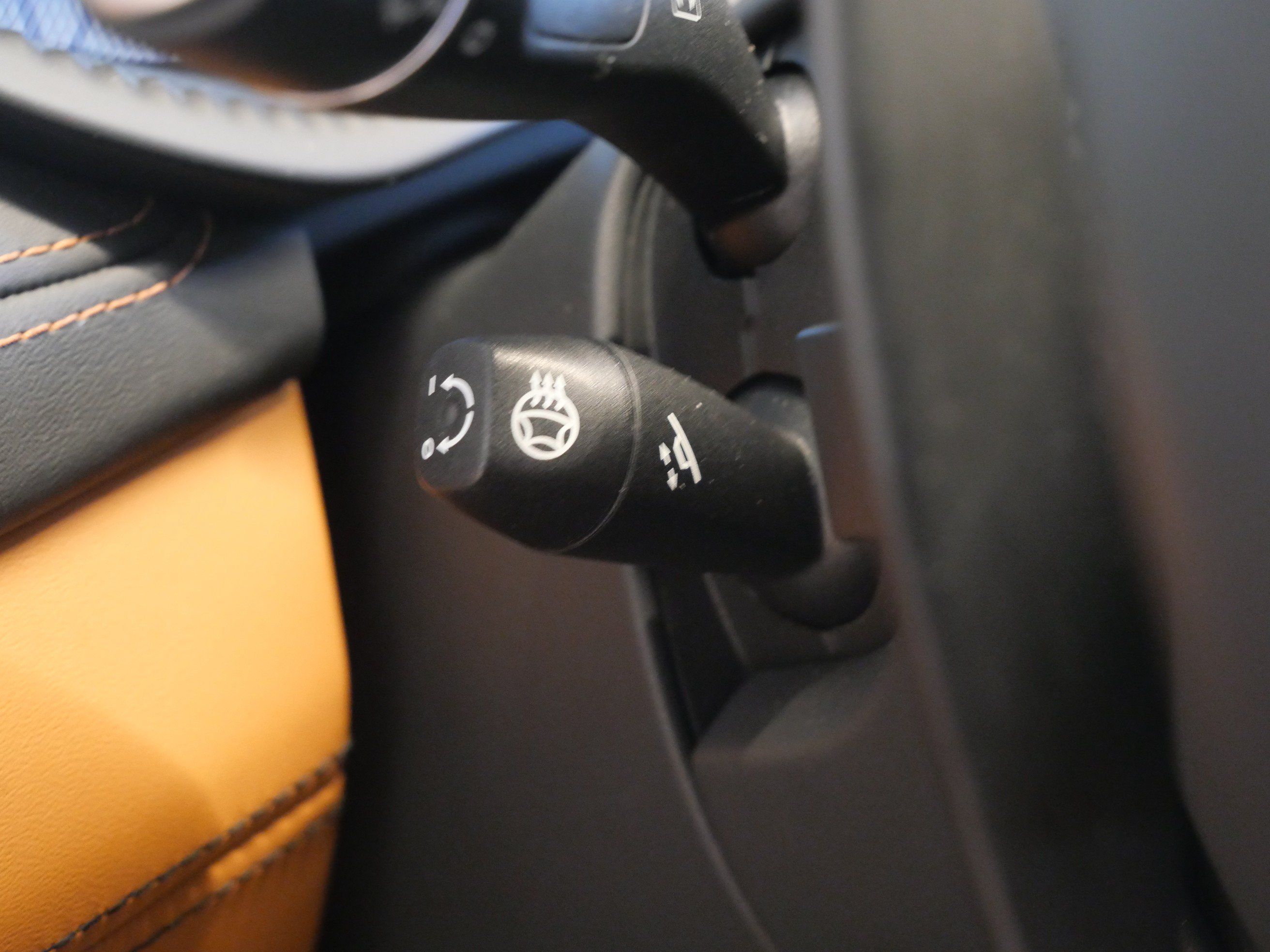 Used 2023 Aston Martin DBX AWD/4WD image 28