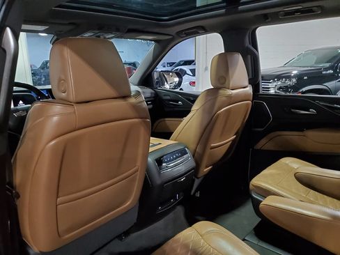 Used 2022 Cadillac Escalade ESV Premium Luxury AWD/4WD image 28