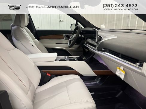 New 2026 Cadillac Vistiq Luxury w/ LPO, Floor Liner Package image 11
