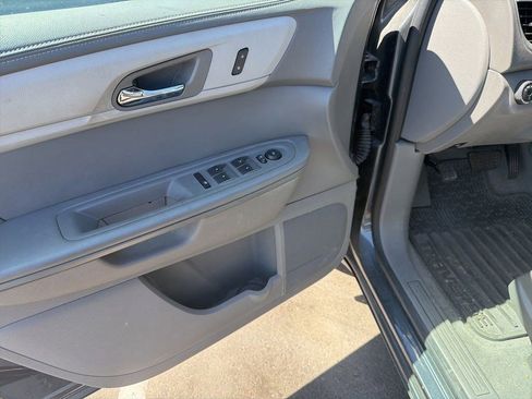 Used 2013 Chevrolet Traverse LS FWD image 8