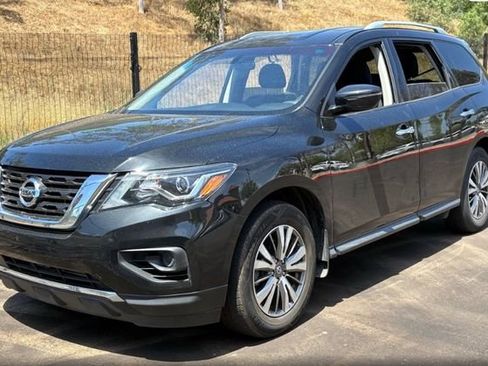 Used 2019 Nissan Pathfinder S FWD image 1