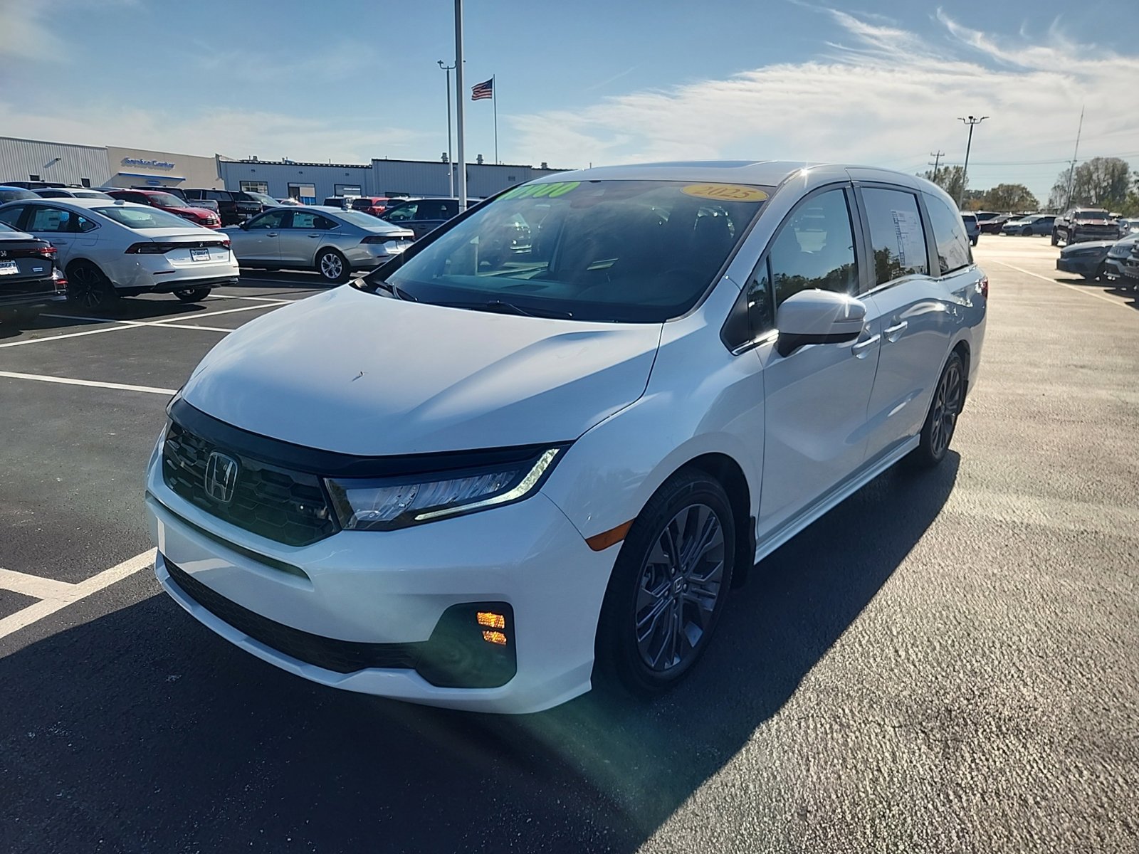 Used 2025 Honda Odyssey Touring image 2
