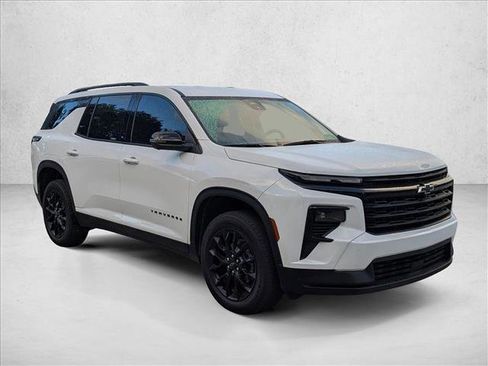 Used 2024 Chevrolet Traverse LT w/ Midnight/Sport Edition image 3