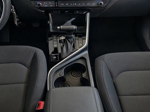 Certified 2025 Kia Niro LX FWD image 29