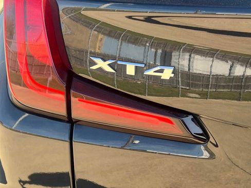 Used 2024 Cadillac XT4 Luxury w/ Cold Weather Package image 11