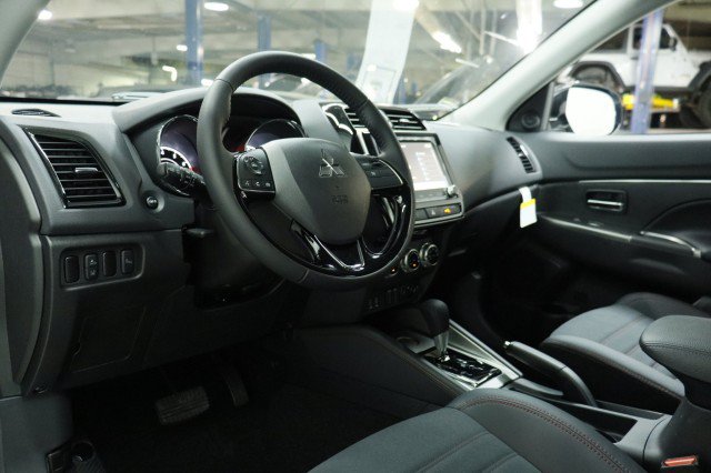 New 2027 Mitsubishi Outlander Sport SE FWD image 5