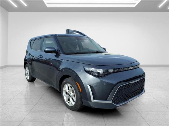 Used 2024 Kia Soul LX w/ Option Group 015 FWD image 3