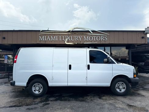 Used 2020 Chevrolet Express 2500 RWD image 15