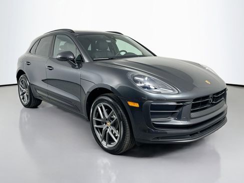 Certified 2025 Porsche Macan image 9