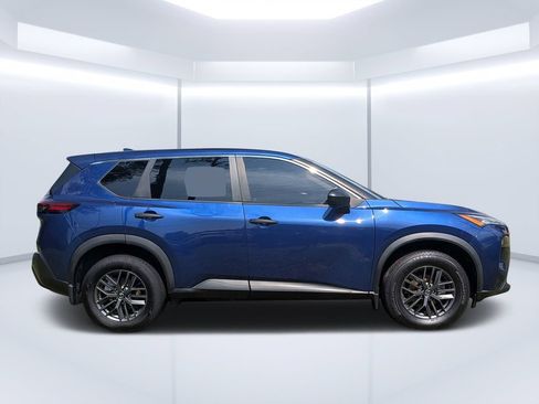 Used 2021 Nissan Rogue S FWD image 2