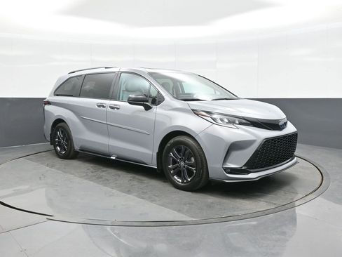 Certified 2025 Toyota Sienna XSE w/ XSE Plus Package image 1