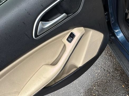 Used 2019 Mercedes-Benz GLA 250 4MATIC w/ Premium Package image 14
