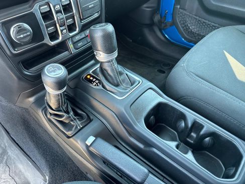 Used 2021 Jeep Wrangler Unlimited Sahara AWD/4WD image 26