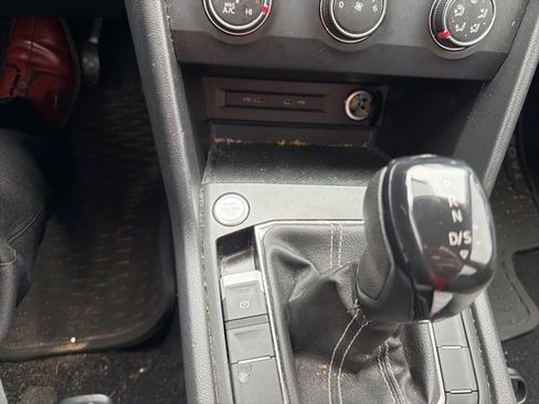 Used 2022 Volkswagen Taos S image 9