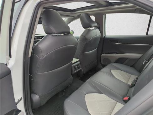 Used 2019 Toyota Camry XLE FWD image 16