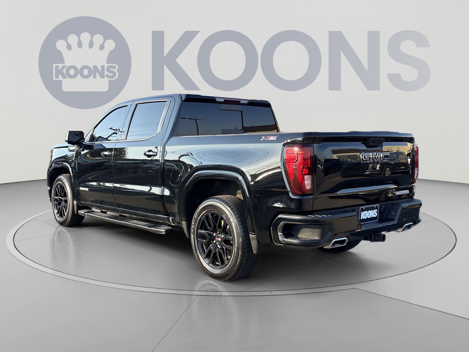 Used 2023 GMC Sierra 1500 Elevation w/ Elevation Premium Package AWD/4WD image 4