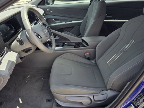 Certified 2025 Hyundai Elantra Sport FWD image 12